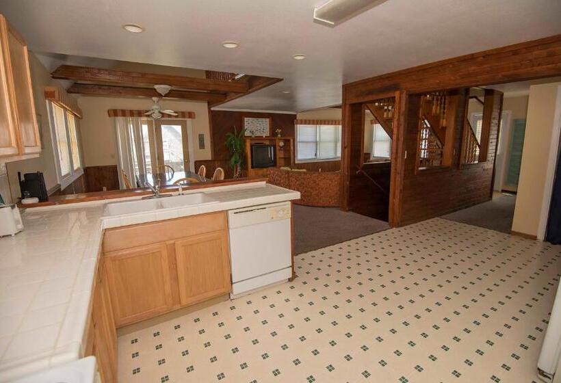 בית מלון כפרי Avon Cottages