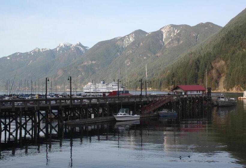 The Classic Horseshoe Bay Motel