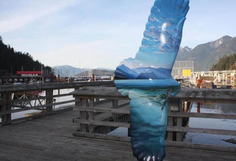 The Classic Horseshoe Bay Motel