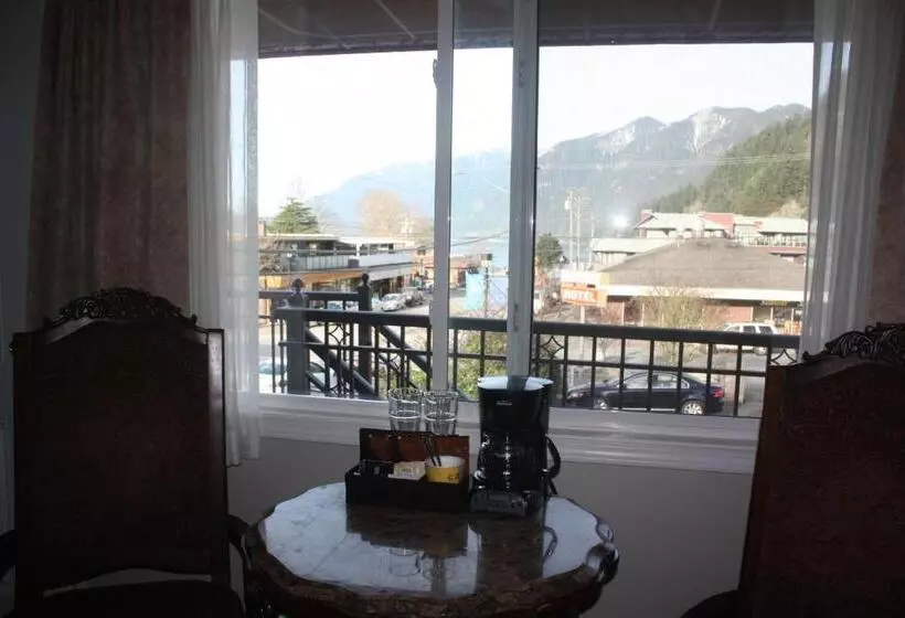 The Classic Horseshoe Bay Motel