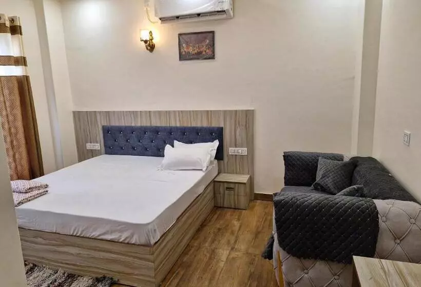 Hotelli Lakhpati