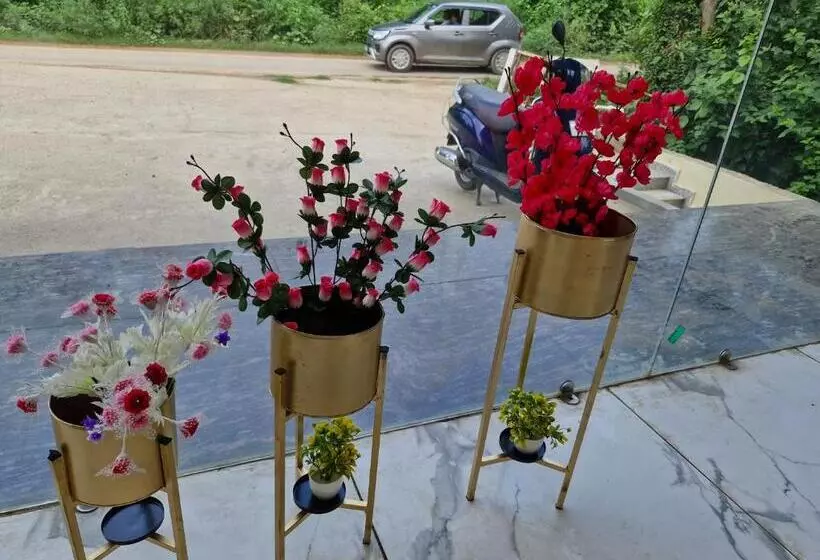 Hotelli Lakhpati
