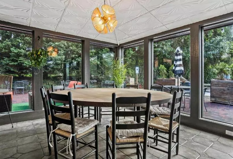 Hotelli Peri Social House