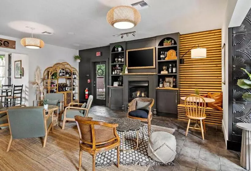 Hotelli Peri Social House