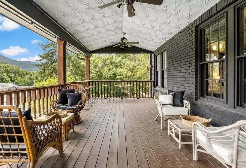 Hotelli Peri Social House