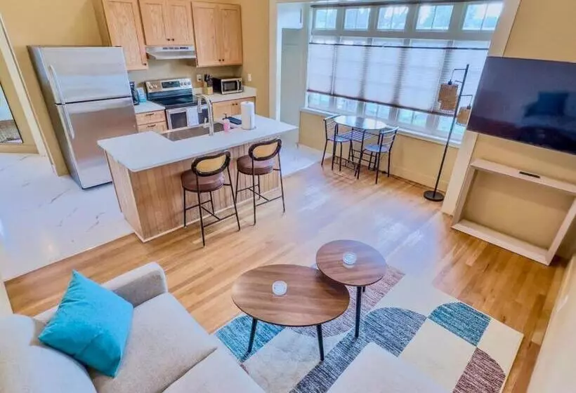 هتل Suite 1 Peach Street Inn