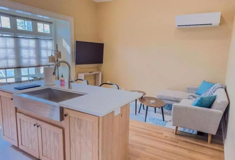 هتل Suite 1 Peach Street Inn