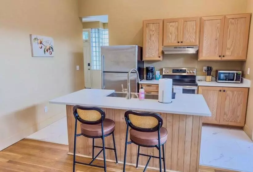 هتل Suite 1 Peach Street Inn