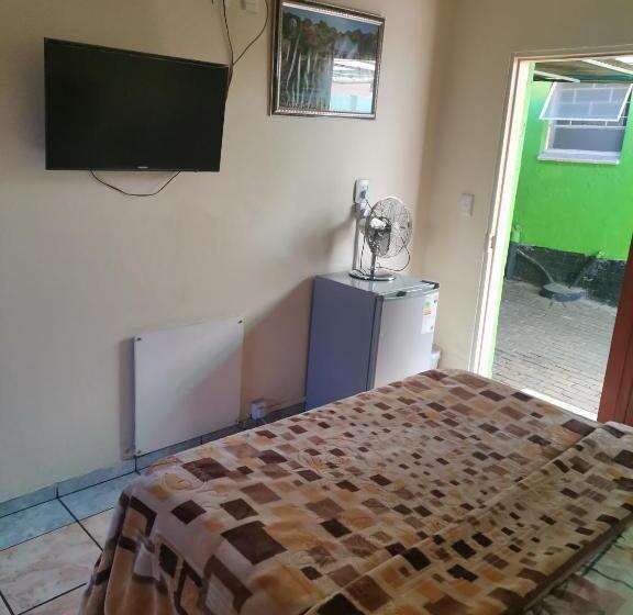 پانسیون Delapaix Guest Lodge