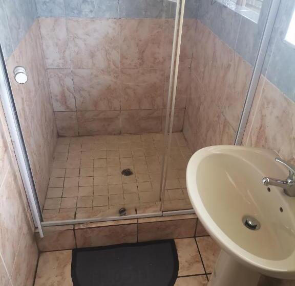 پانسیون Delapaix Guest Lodge