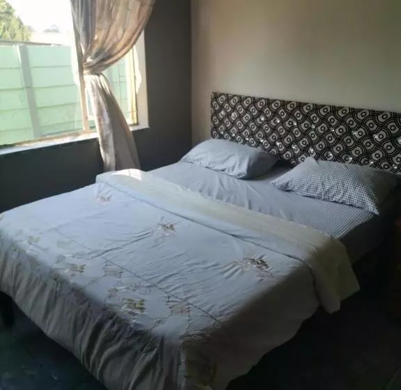 پانسیون Delapaix Guest Lodge