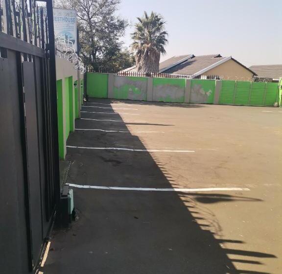 پانسیون Delapaix Guest Lodge