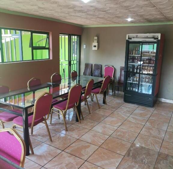 پانسیون Delapaix Guest Lodge