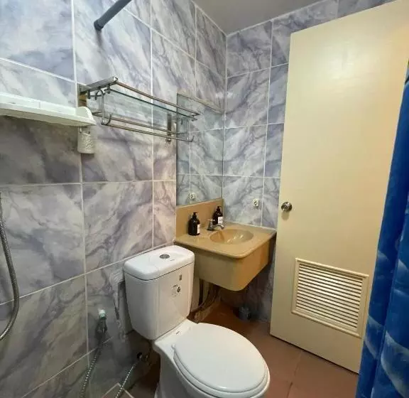 1br Condotel   Forbes Town Road Near St Lukes Bgc Taguig
