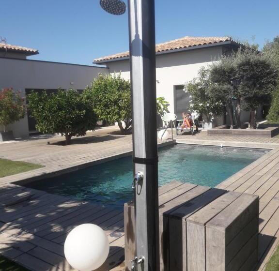 ベッドアンドブレックファースト La Paillote 69