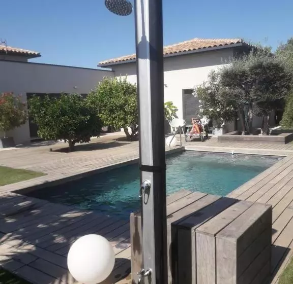 ベッドアンドブレックファースト La Paillote 69