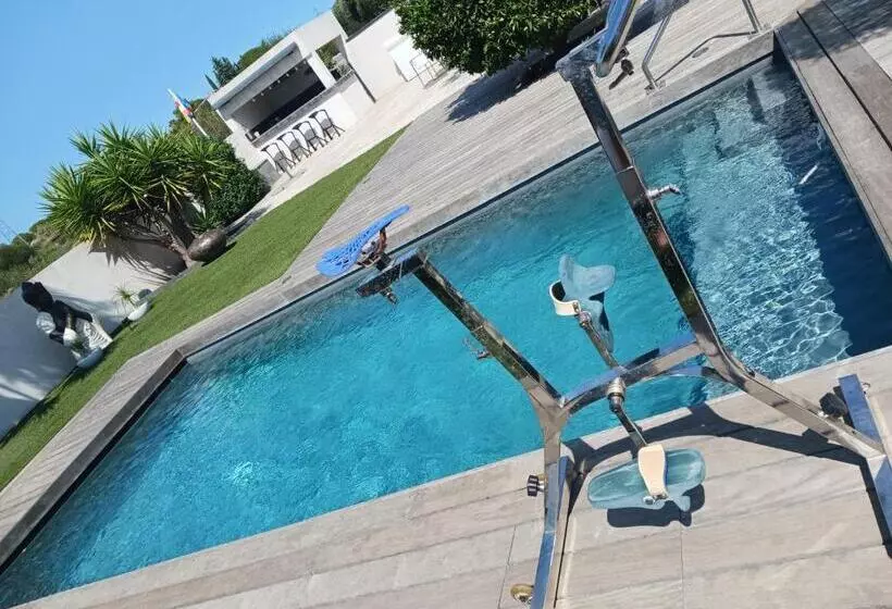 ベッドアンドブレックファースト La Paillote 69