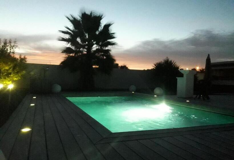 ベッドアンドブレックファースト La Paillote 69