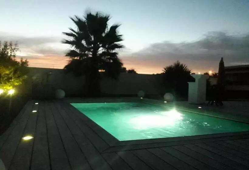 ベッドアンドブレックファースト La Paillote 69