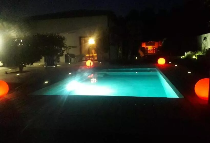 ベッドアンドブレックファースト La Paillote 69