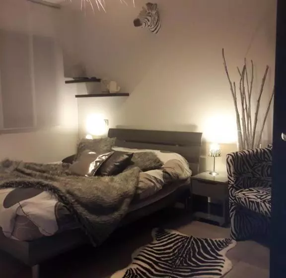 ベッドアンドブレックファースト La Paillote 69