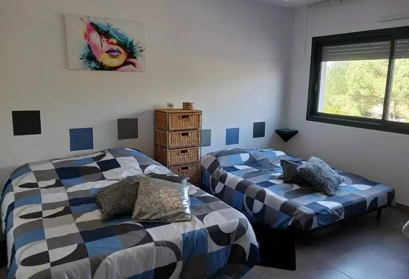 ベッドアンドブレックファースト La Paillote 69