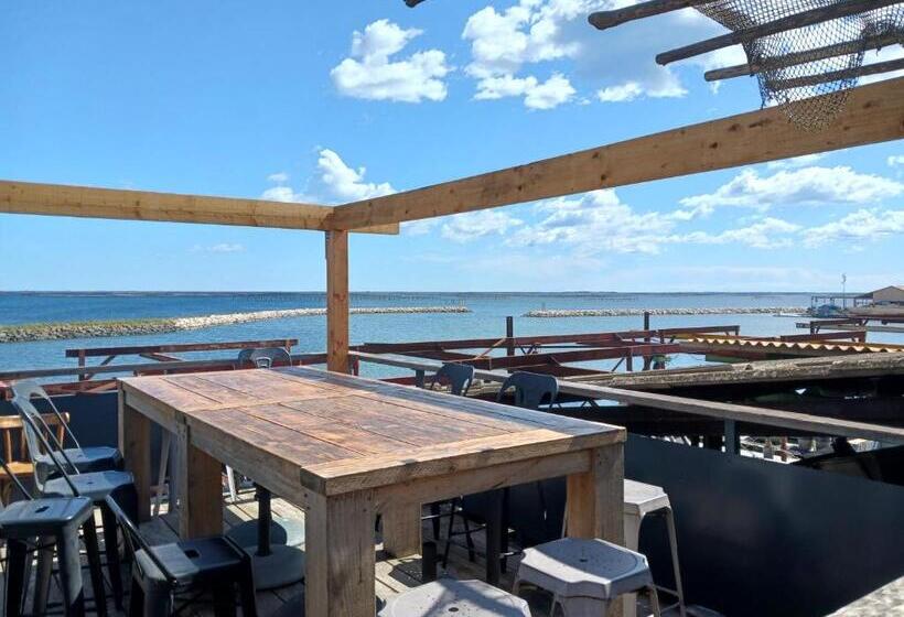 ベッドアンドブレックファースト La Paillote 69