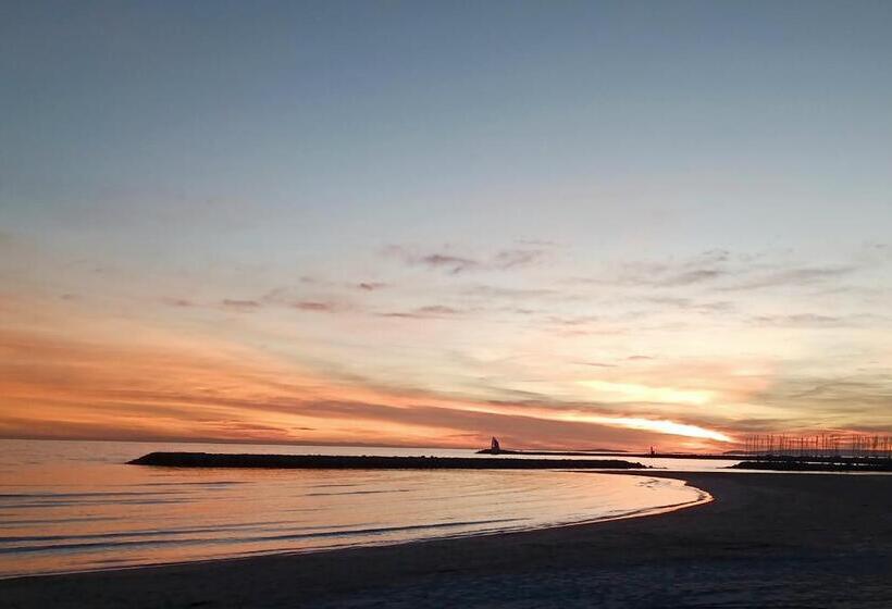 ベッドアンドブレックファースト La Paillote 69