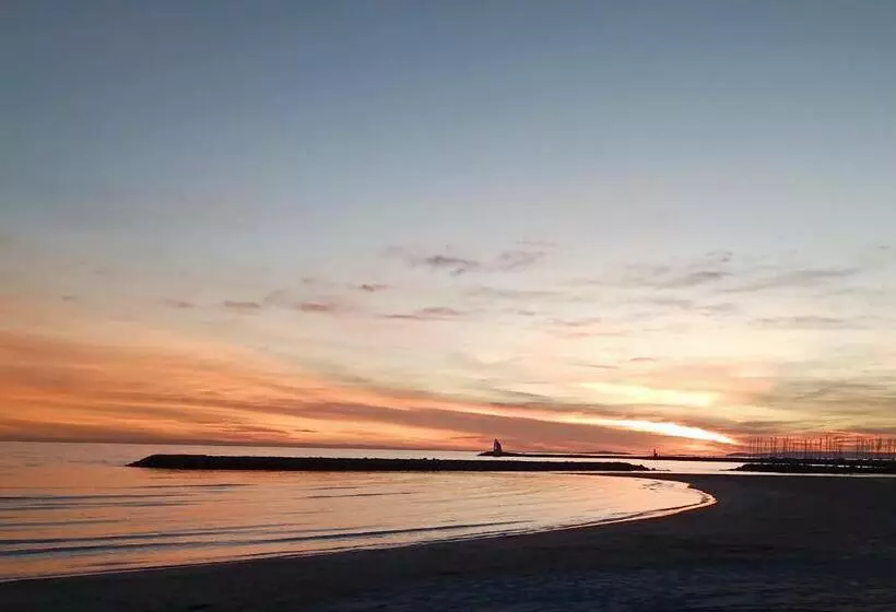 ベッドアンドブレックファースト La Paillote 69