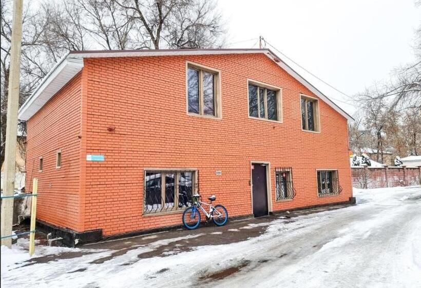 هتل کپسول Almaty Central Hostel