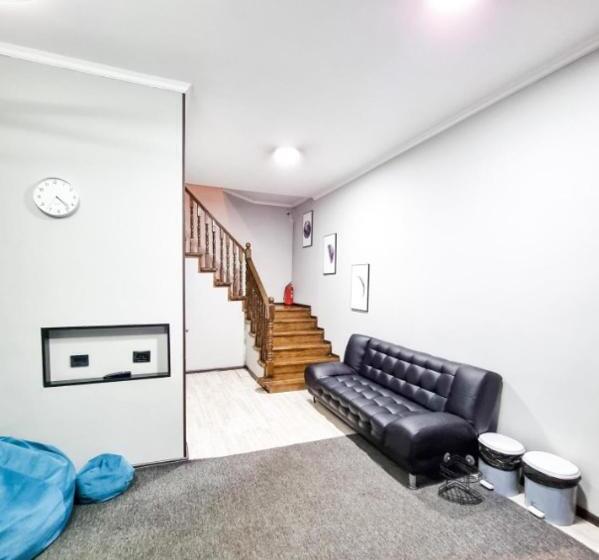 هتل کپسول Almaty Central Hostel