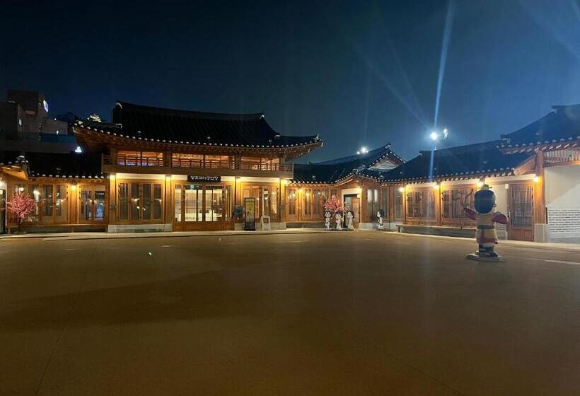 Pensión Walking With Dog