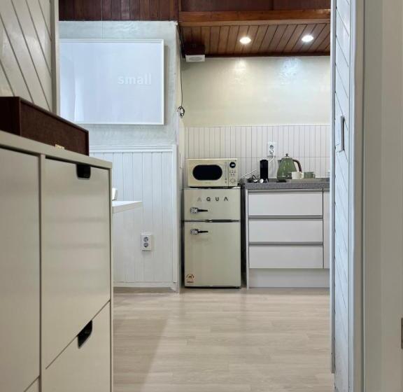 Pensión Walking With Dog