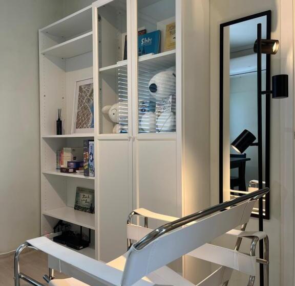 Pensión Walking With Dog