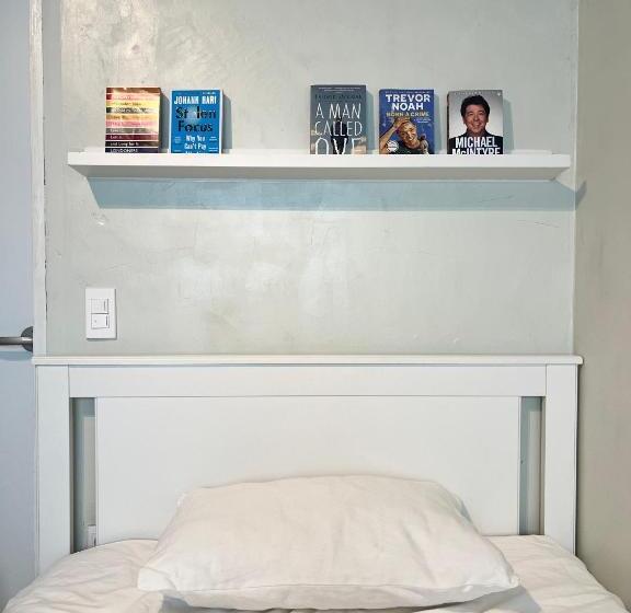 Pensión Walking With Dog