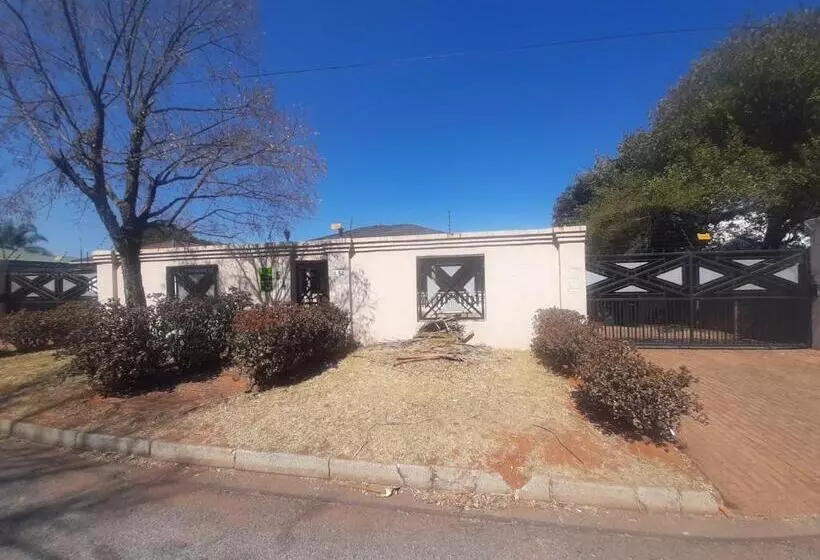 Majatalo Yolkel Guesthouse