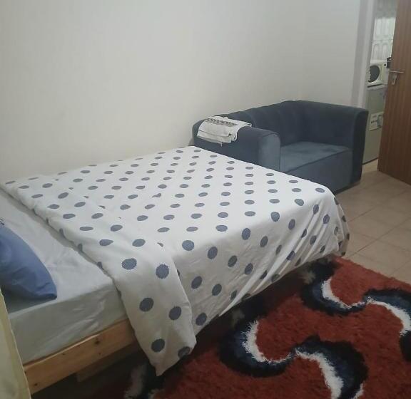 تختخواب و صبحانه Studio Space