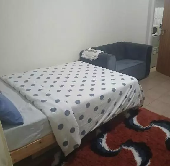 تختخواب و صبحانه Studio Space