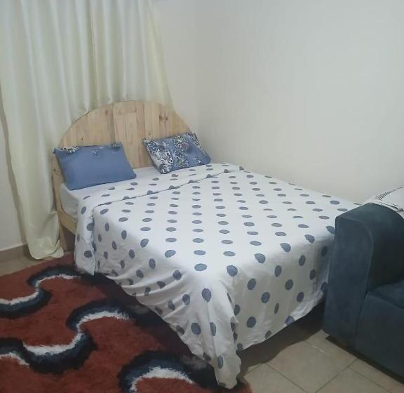 تختخواب و صبحانه Studio Space