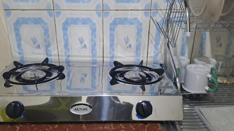 تختخواب و صبحانه Studio Space