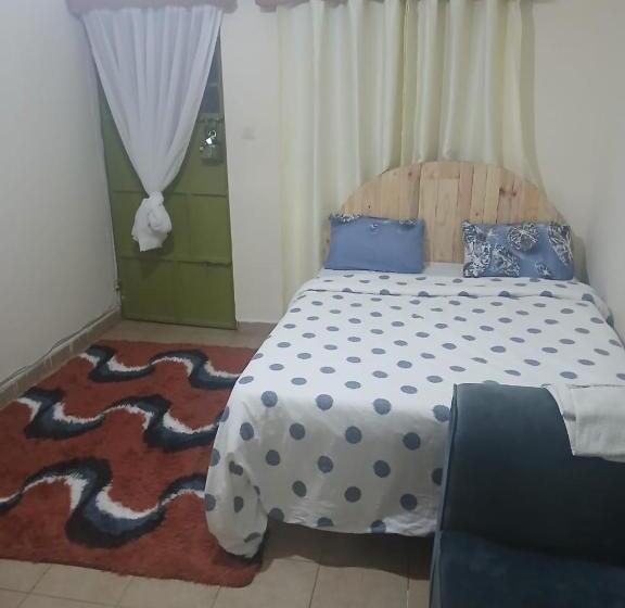 تختخواب و صبحانه Studio Space