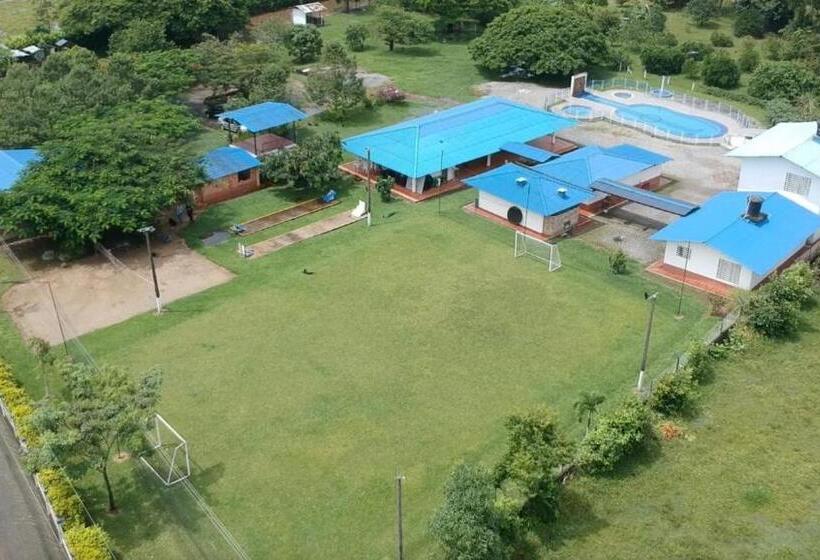 هتل Finca Turística Villa Chela