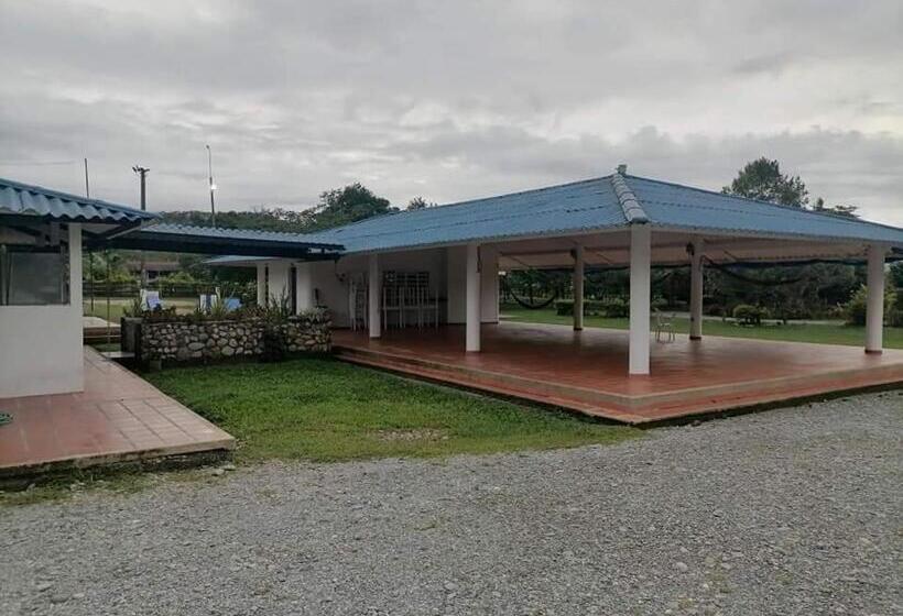 هتل Finca Turística Villa Chela