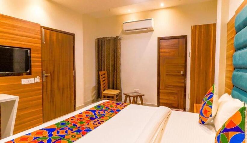 Отель Golden Velvet