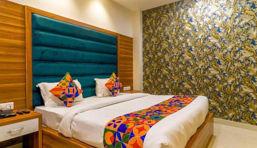 Отель Golden Velvet