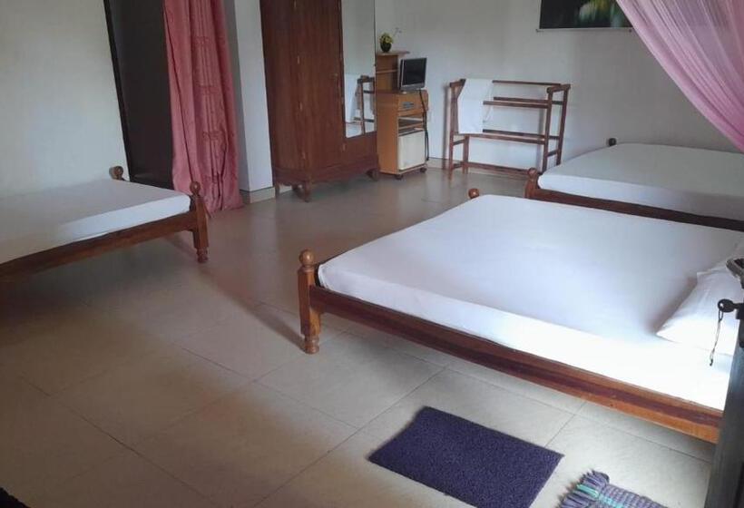 Hotel Indeewaree Lake View Resort