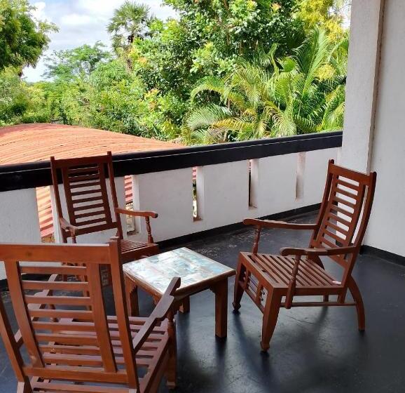 Hotel Indeewaree Lake View Resort