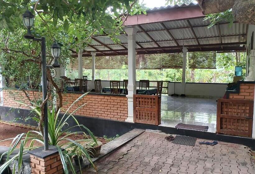 Hotel Indeewaree Lake View Resort