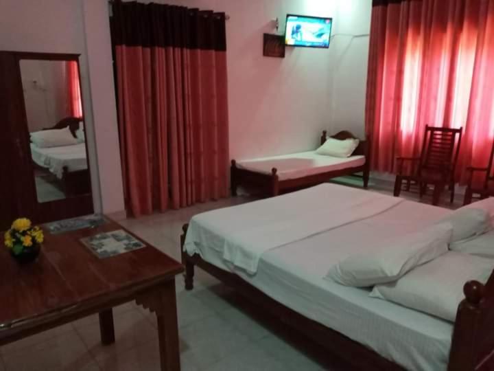 Hotel Indeewaree Lake View Resort