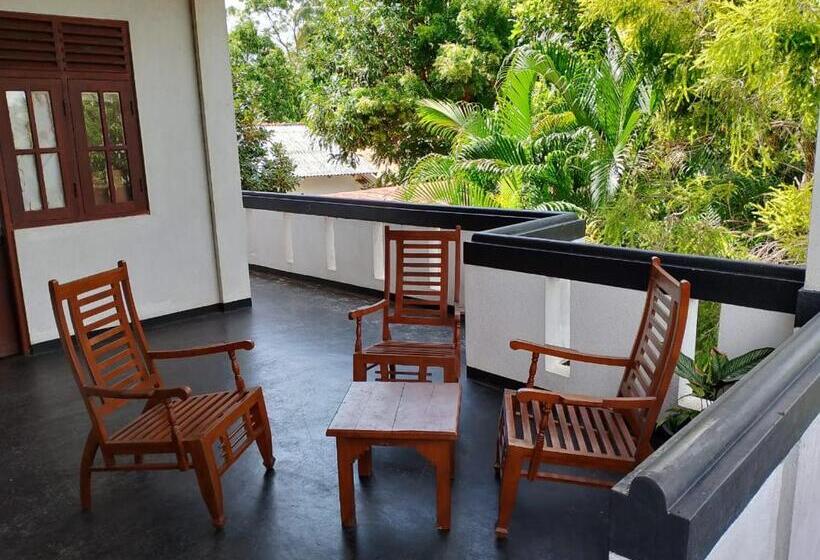 Hotel Indeewaree Lake View Resort